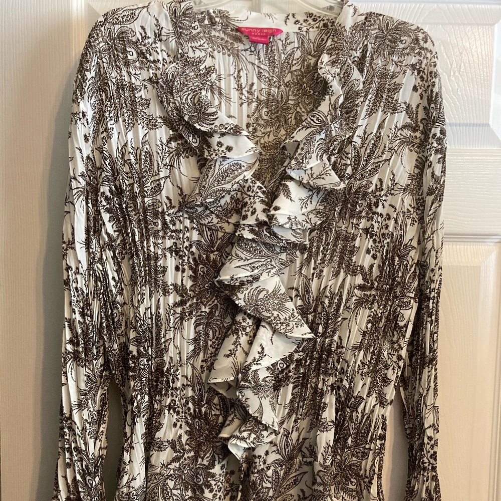 NWT - Sunny Leigh Woman 3X Brown and White Blouse
